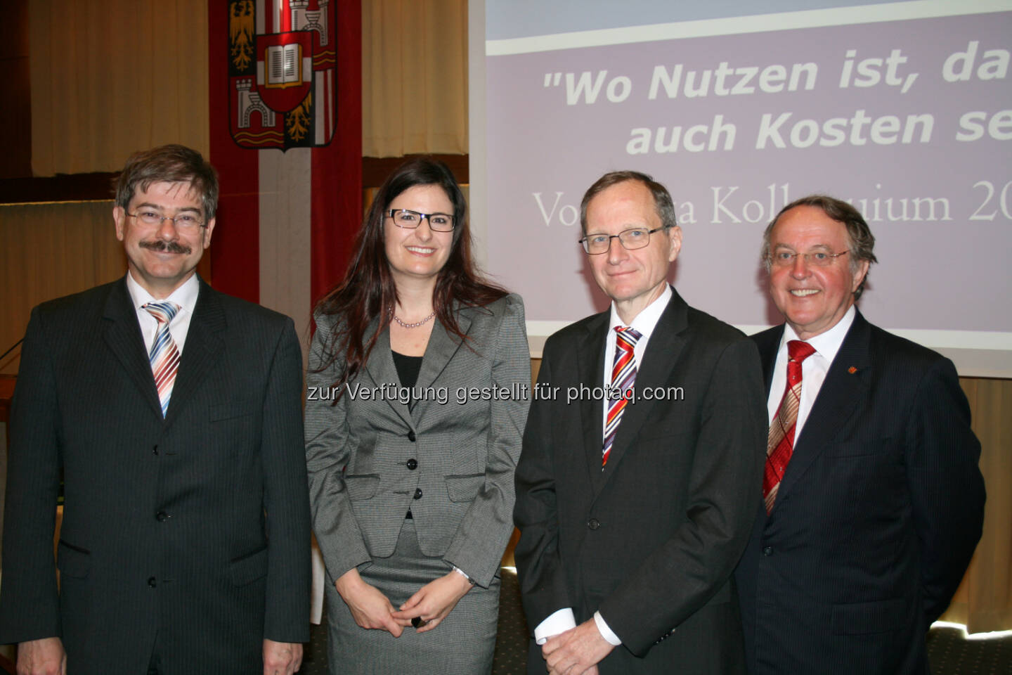 Helmut Pernsteiner, Bernadette Kamleitner, Dekan Johann Bacher, Gerhard Wührer - anlässlich: Die JKU-Professoren Johann Bacher und Helmut Pernsteiner haben am 31. März 2014 im Namen der Gruppe der BWL-ProfessorInnen zum 8. Karl-Vodrazka-Kolloquium in das Uni-Center geladen. Als Referentin konnte dieses Mal Bernadette Kamleitner von der Wirtschaftsuniversität Wien gewonnen werden, die zum Thema „Wo Nutzen ist, da müssen auch Kosten sein?“ einen Vortrag mit anschließender intensiver Diskussion hielt. (Bild: Johannes Kepler Universität Linz)