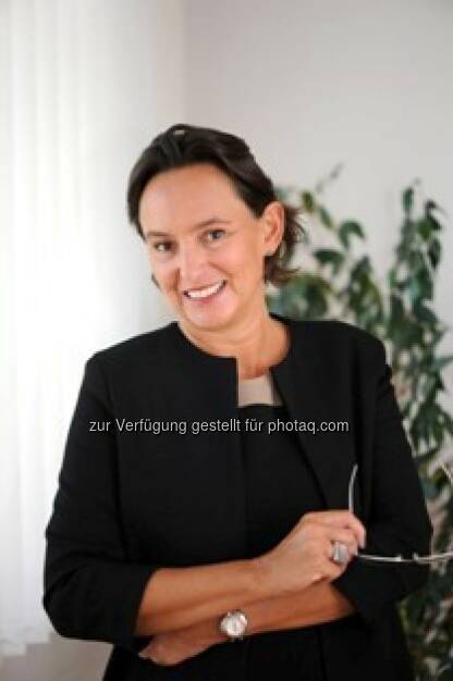 Alexandra Bolena neu im Consulting-Team von Susanne Lederer-Pabst:  Ab April wird die ehemalige Politikerin Alexandra Bolena das Team 4-your-biz verstärken und ausländische Fondsgesellschaften beim Markteintritt in Österreich beraten und begleiten. Bolena war von 2002 bis 2013 bei ARC Absolute Return Consulting beschäftigt und ab 2007 als Geschäftsführerin für das Unternehmen verantwortlich. Die Finanzexpertin hat in den letzten Jahren maßgeblich zum Erfolg namhafter ausländischer Fondsgesellschaften in Österreich beigetragen.
 (02.04.2014) 