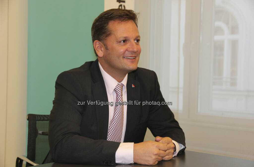Mag. Thomas Neusiedler, seit Sept. 2012 Vorstand Schaden-Unfall
Helvetia Versicherungen AG (15.12.2012) 
