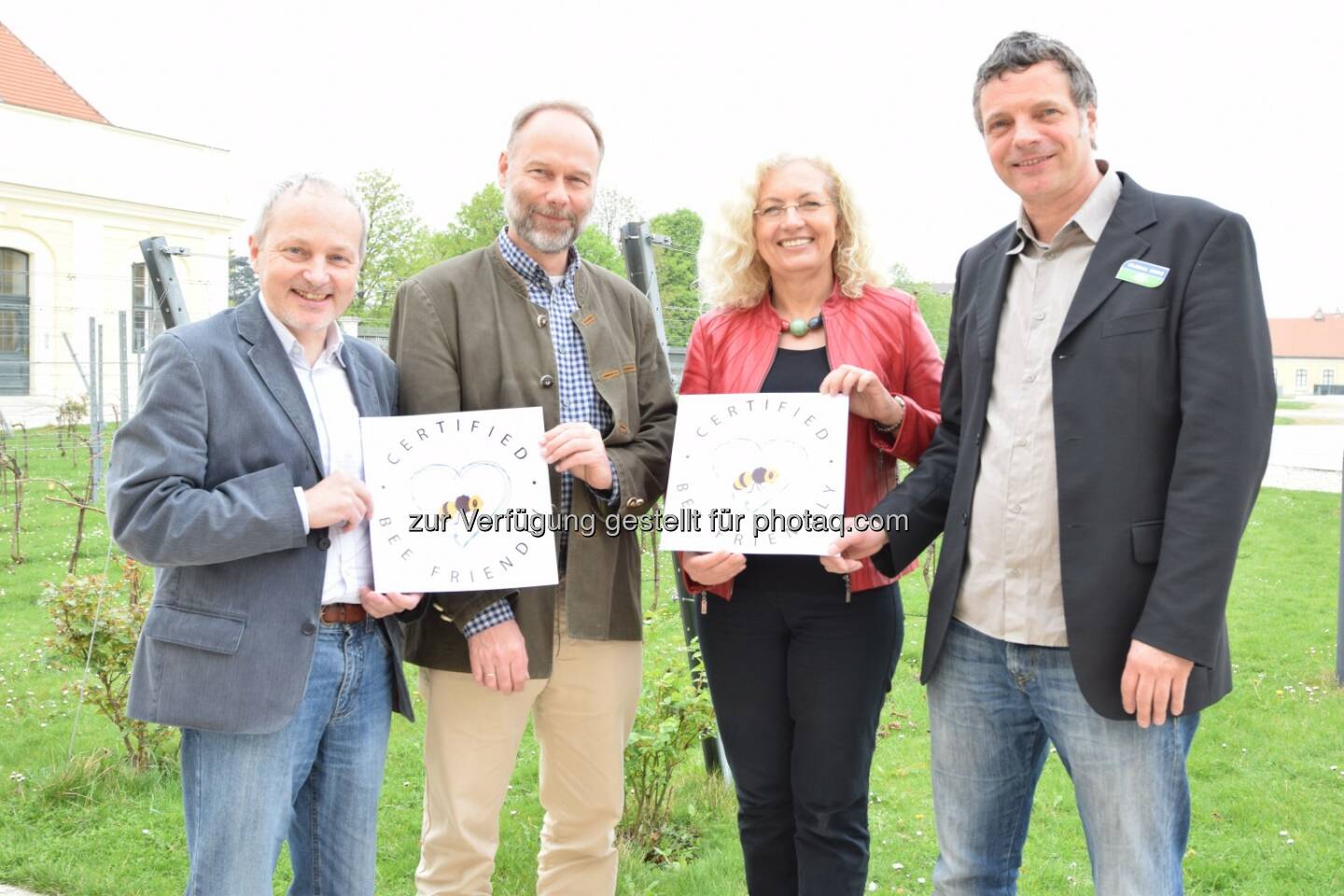 Pressekonferenz rund um die Global 2000 Bienenschutzkonferenz: Christian Boigenzahn (Biene Österreich), Walter Haefeker (Europäischer Berufsimkerverband), Karin Kadenbach (Abgeordnete zum EU-Parlament) und Helmut Burtscher (GLOBAL 2000), Hinweise zum Logo unter http://finanzmarktfoto.at/page/pic/17922