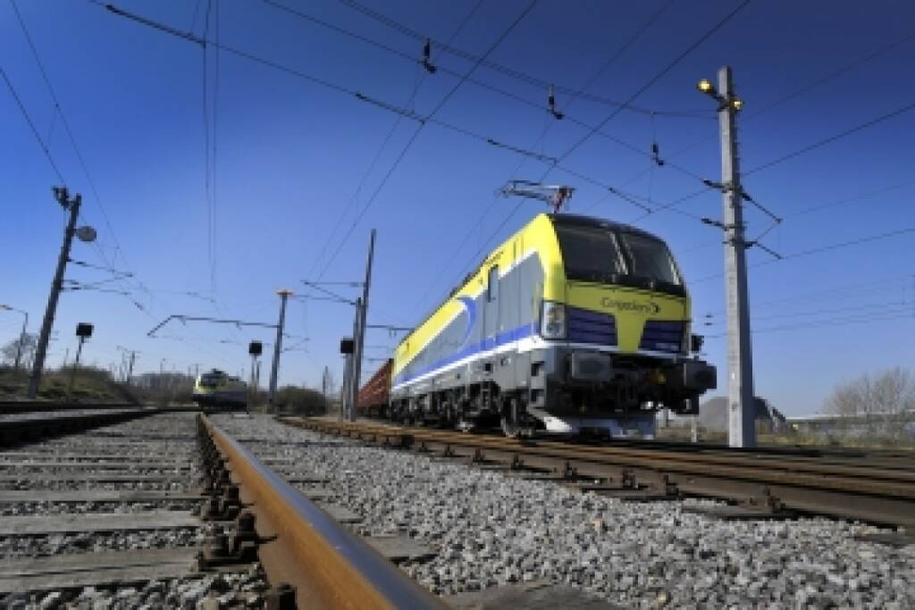 Siemens schließt mit der Logistik Service GmbH (LogServ) einen Fünfjahresvertrag über die Wartung und Instandhaltung der Elektrolokomotiven aus der Baureihe Vectron für den neuen Wartungsstützpunkt Linz ab. (10.04.2014) 