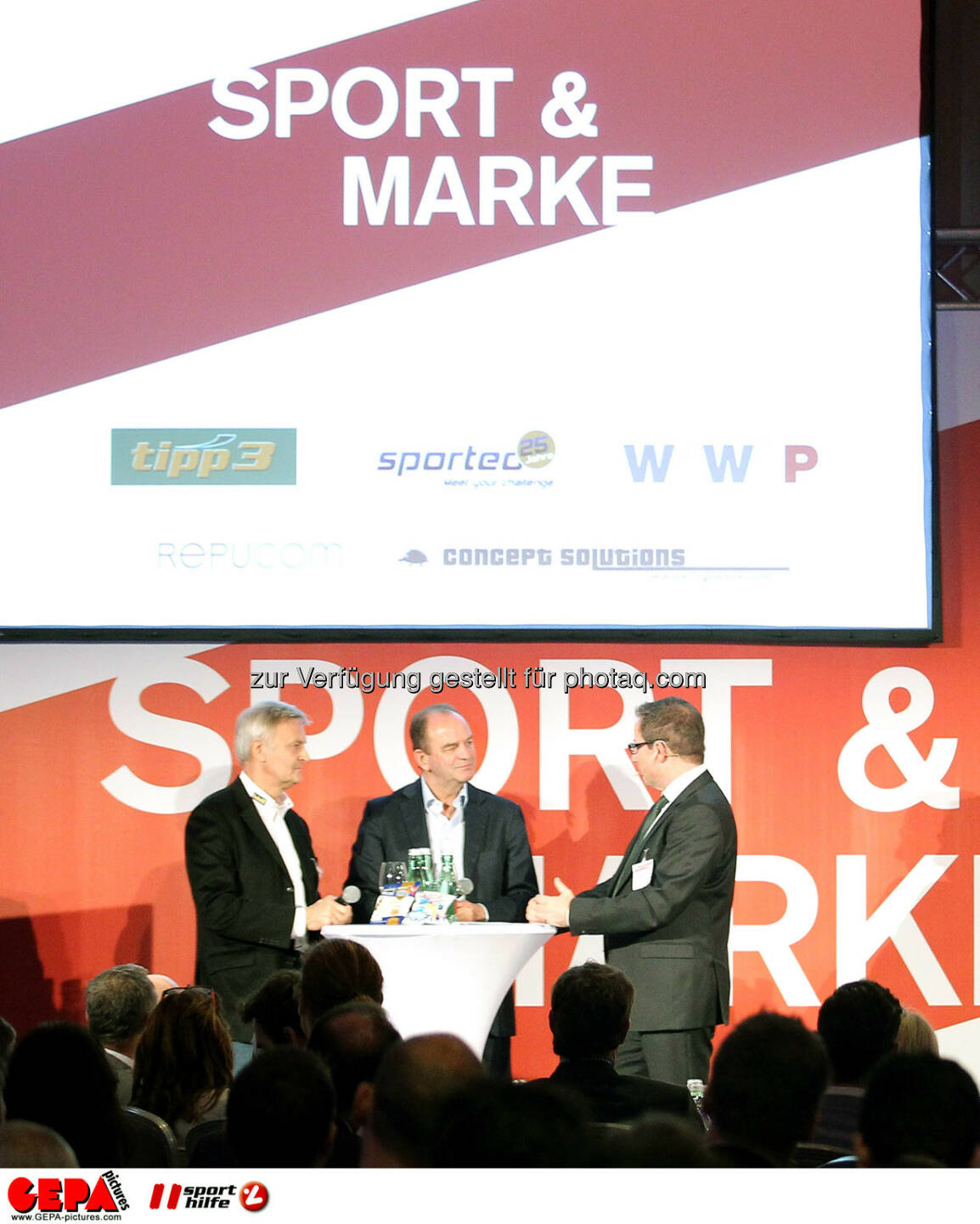 Geschaeftsfuehrer Wolfgang Hoetschl (Kelly), Herbert Prohaska und Geschaeftsfuehrer Hans-Willy Brockes (ESB Europaeischen Sponsoring-Boerse). (Foto: GEPA pictures/ Christopher Kelemen)
