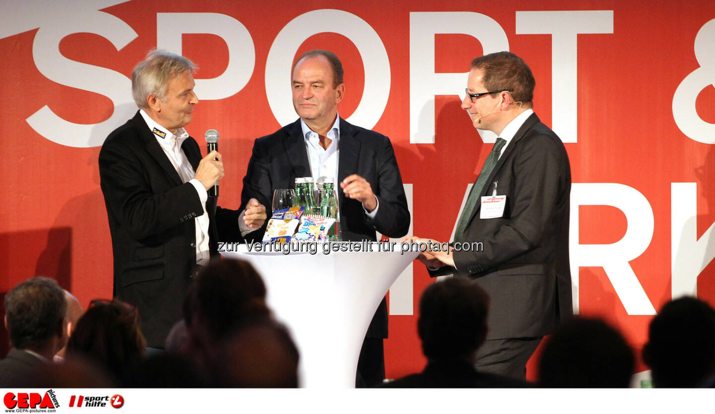 Geschaeftsfuehrer Wolfgang Hoetschl (Kelly), Herbert Prohaska und Geschaeftsfuehrer Hans-Willy Brockes (ESB Europaeischen Sponsoring-Boerse). (Foto: GEPA pictures/ Christopher Kelemen)
