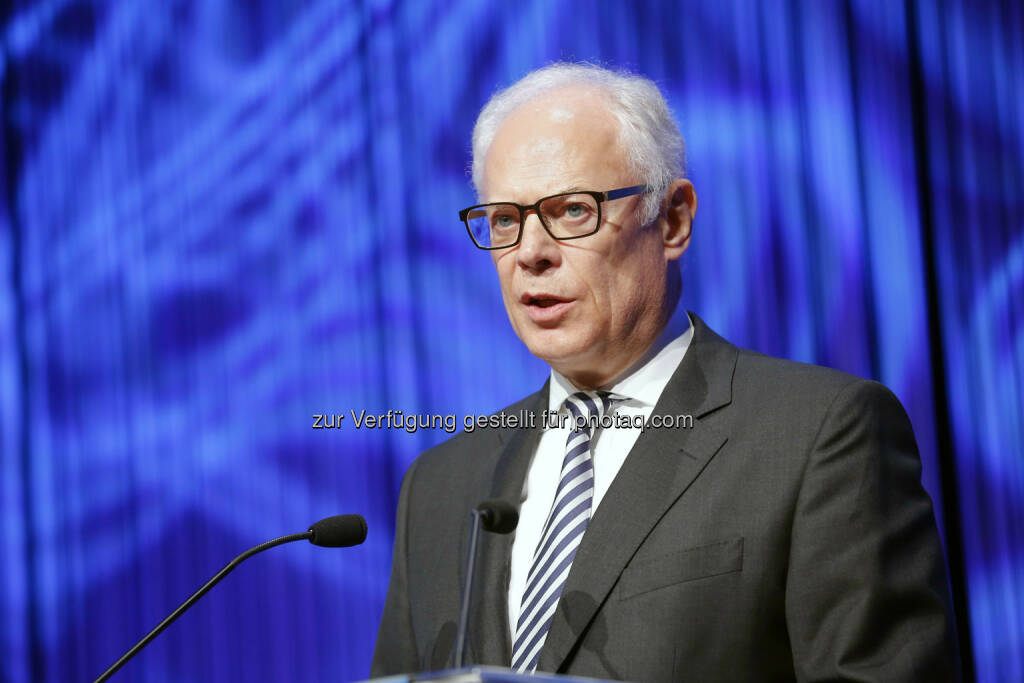 Christoph Lammersdorf von der Stuttgarter Börse bei der Eröffnung der Invest 2014 (Bild: Messe Stuttgart) (11.04.2014) 