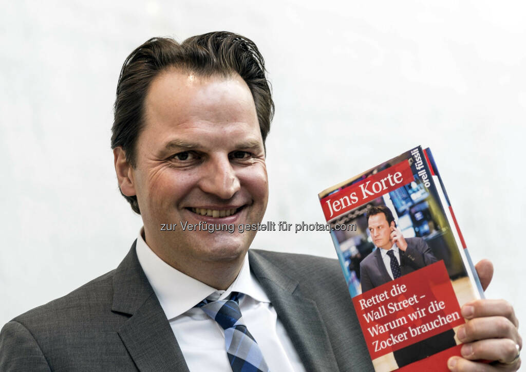 Jens Korte mit seinem Buch Rettet die Wall Street (Bild: Messe Stuttgart) (11.04.2014) 