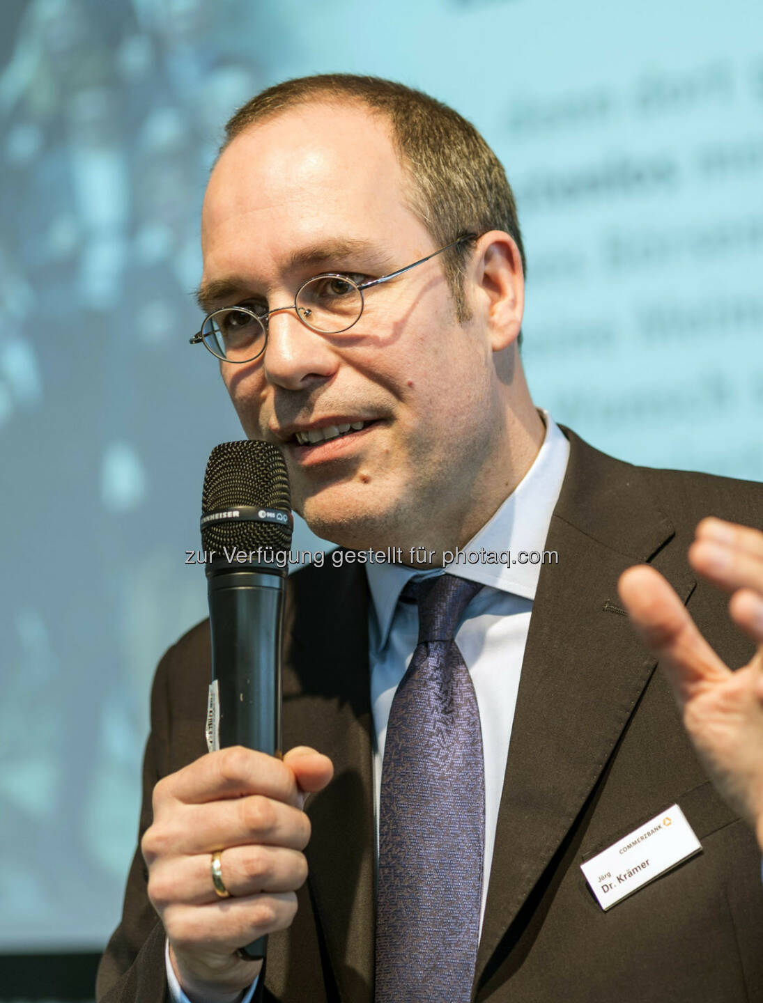 Referent Jörg Krämer, Chefvolkswirt der Commerzbank, während seines Vortrages auf der Börsendino-Bühne (Bild: Messe Stuttgart)