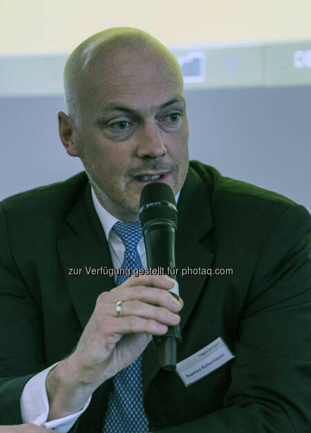 Rupertus Rothenhäuser von der Börse Stuttgart während der Diskussionsrunde zur Buchlesung von Jens Korte (Bild: Messe Stuttgart) (11.04.2014) 