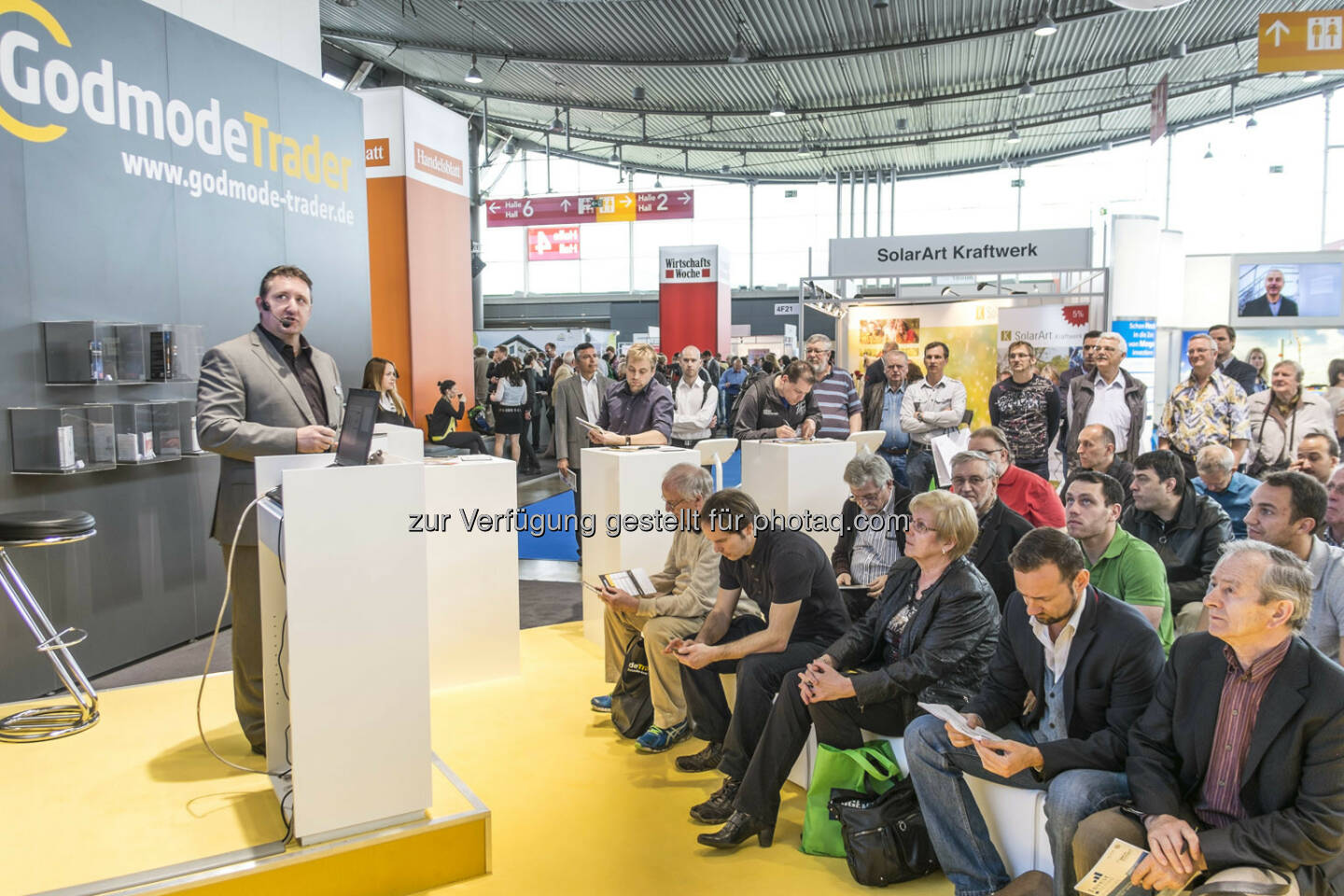 Vortrag des Ausstellers GodmodeTrader in Halle 4 (Bild: Messe Stuttgart)