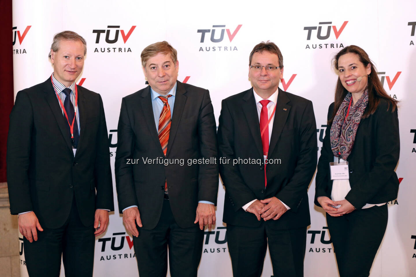 Stefan Haas, (CEO TÜV Austria), Kurt Stürzenbecher (Abgeordneter zum Wiener Landtag und Gemeinderat, SPÖ),  Thomas Maldet (Leiter TÜV Austria Aufzugstechnik), Nicole Rotter (TÜV Austria Akademie): Der Aufzug ist das sicherste Verkehrsmittel der Welt, wir benutzen ihn ganz selbstverständlich, aber er ist nicht selbstverständlich das sicherste Verkehrsmittel der Welt, resümierte Ing. Thomas Maldet (Bild: Nina Munk/TÜV Austria)