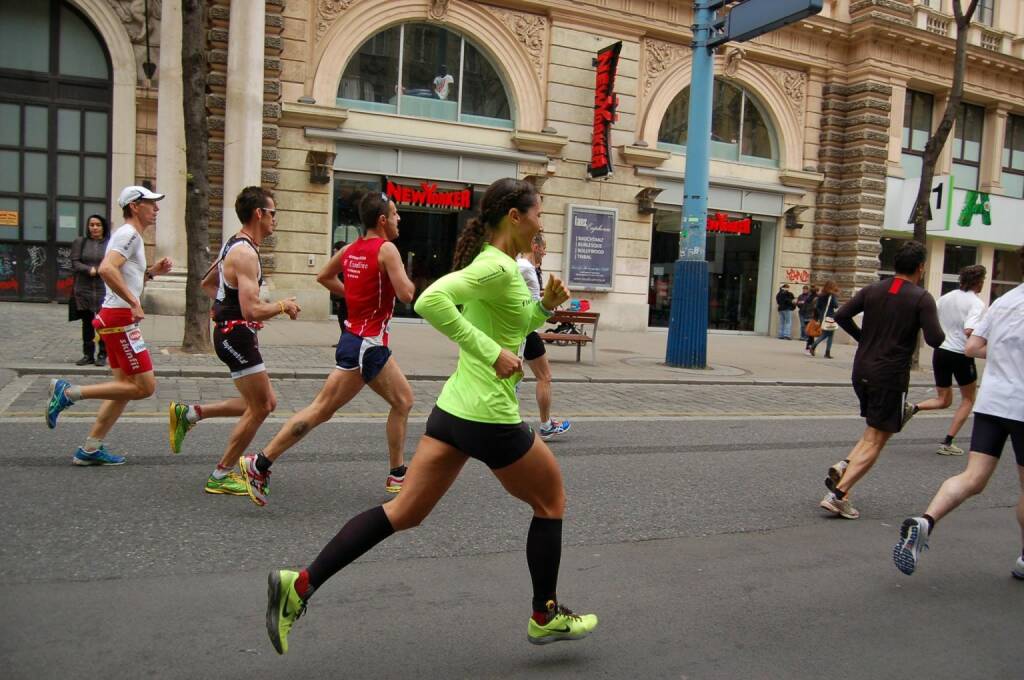 , Runplugged Betatesterin, mit neuer Halbmarathon-Bestzeit beim heutigen VCM 01:26:39 (13.04.2014) 