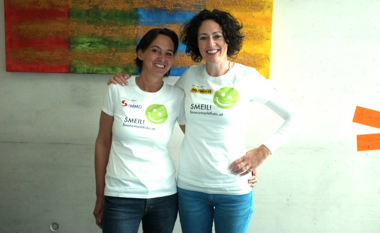 susannelederer.com Smeil: Alexandra Bolena, Susanne Lederer (Shirts in der S Immo-bzw. Palfinger-Kollektion)