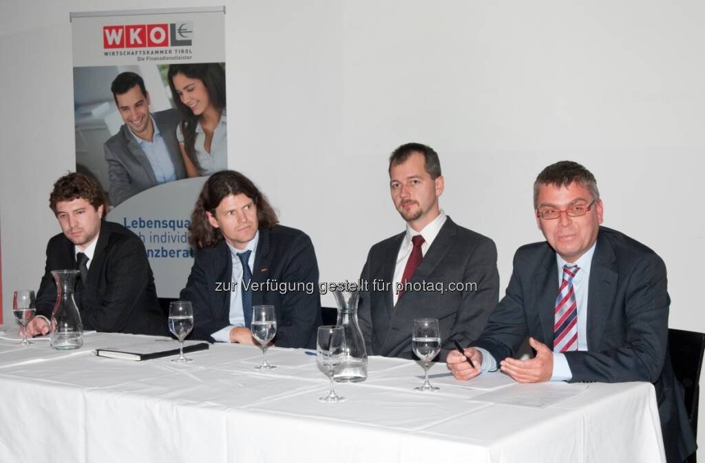 Wolfgang Lechner (GF Nova Portfolio GmbH), Michael Poselt (Obmann Fachgruppe Finanzdienstleister WK Tirol), Jürgen Huber (Leiter Institut Banken & Finanzwirtschaft an der UNI Innsbruck), Stefan Garbislander (Leiter der Abteilung Wirtschaftspolitik und Strategie der Wirtschaftskammer Tirol) - Anlegerwissen-Seminar jetzt auch in Tirol; eine Initiative von Michael Müller (c) Anlegerwissen.at (17.12.2012) 