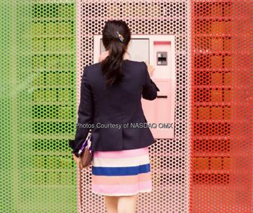 Looking to make a cupcake transaction? @Sprinkles Cupcakes New York has a sweet new offering: The Cupcake ATM. #FridayFun 
http://bit.ly/1iwFYXP  Source: http://facebook.com/NASDAQ Automat (18.04.2014) 