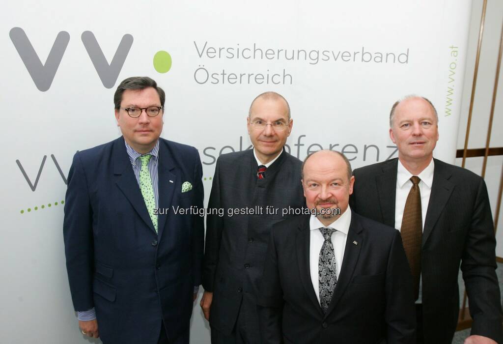 Verband der Versicherungsunternehmen Österreichs: Internetkriminalität in Österreich - die unterschätzte Gefahr! Louis Norman-Audenhove (Generalsekretär des österreichischen Versicherungsverbandes VVO), Wolfram Littich (VVO-Vizepräsident und Vorstandsvorsitzender der Allianz Gruppe in Österreich), Leopold Löschl (Leiter des Cybercrime-Competence-Center des Bundeskriminalamtes) und Othmar Thann (Direktor des Kuratorium für Verkehrssicherheit KFV)  (24.04.2014) 