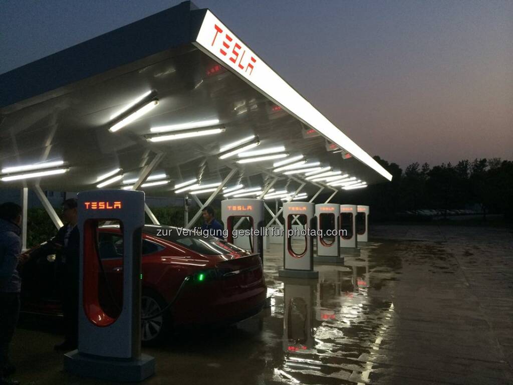 Tesla: China is charged! This week we switched on our first Superchargers in China.  Source: http://facebook.com/teslamotors (27.04.2014) 