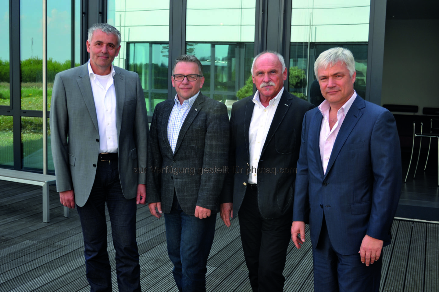 W. Meiser (Geschäftsführer Solidpro GmbH), A. Kurz (Vertriebsleiter Solidpro GmbH), J. Galli (Geschäftsführer alphacam GmbH), M. Junghanß (Geschäftsführer alphacam GmbH). CAD-Spezialist der Bechtle Gruppe schließt strategische Allianz mit der alphacam GmbH. Die Solidpro Informationssysteme GmbH erweitert ihre Geschäftstätigkeit und ergänzt ab sofort ihr Lösungsportfolio um die Bereiche 3D-Druck, Rapid Prototyping und Additive Manufacturing.