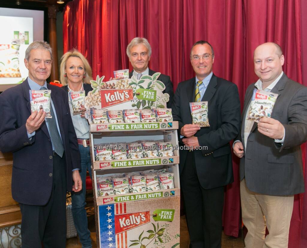 Edward Millard, Rainforest Alliance, Strategic Partnerships; Maria Bauernfried, Marketingdirector Kelly; Wolfgang Hötschl, CEO Kelly; Guido Wolf, CEO Felix GmbH; Hartwig Kirner, Geschäftsführer Fairtrade Austria - Kelly's präsentierte zertifizierte Produktrange, die besonders auf nachhaltiges Wirtschaften und faire Entlohnung setzt (Bild: Kelly GmbH/APA-Fotoservice/Hinterramskogler) (28.04.2014)