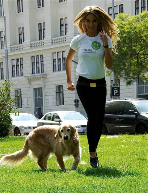 Yvonne Rueff mit Hund; laufen, running, run (30.04.2014) 