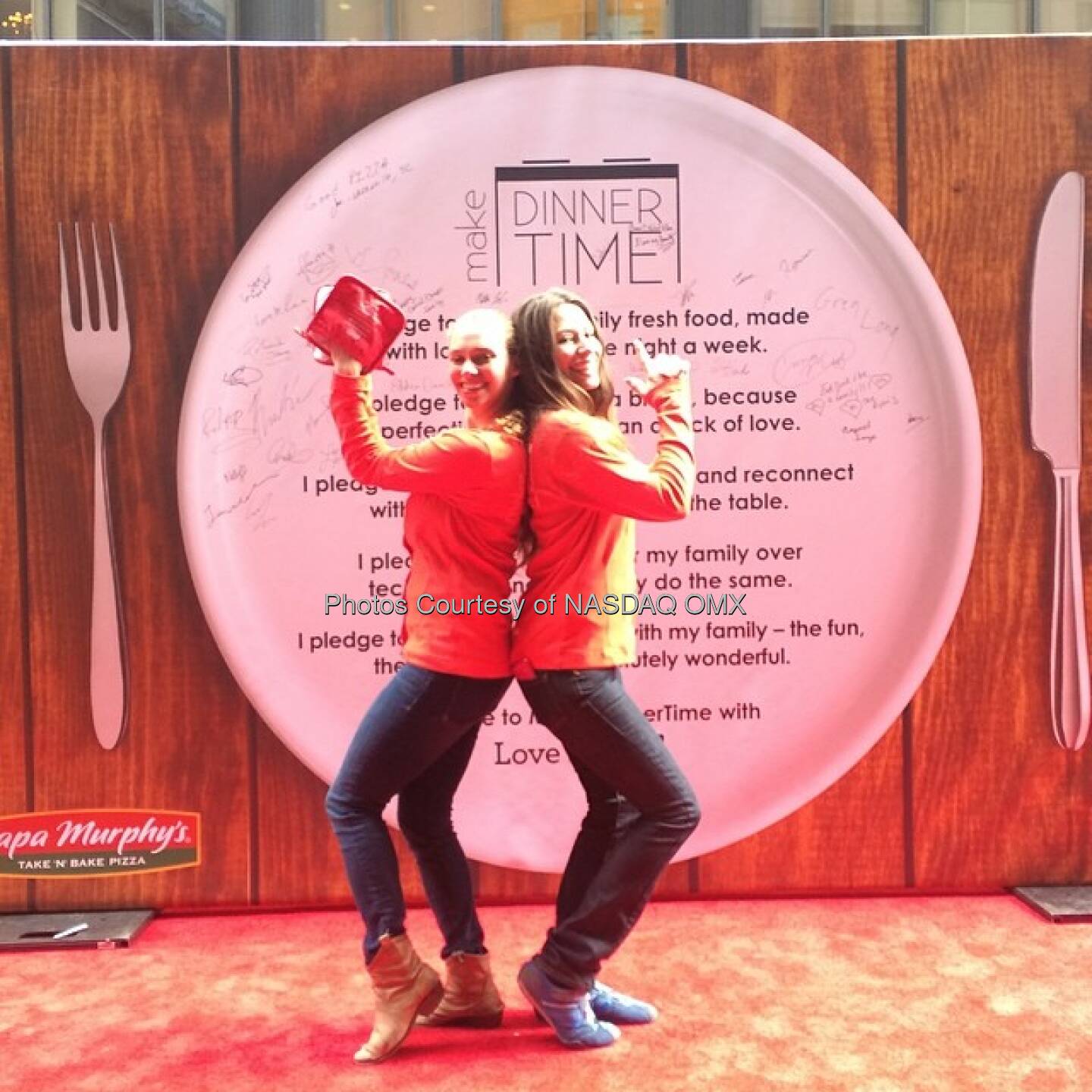 Essen - Papa Murphy's has an awesome outdoor display in #TimesSquare today! Source: http://facebook.com/NASDAQ