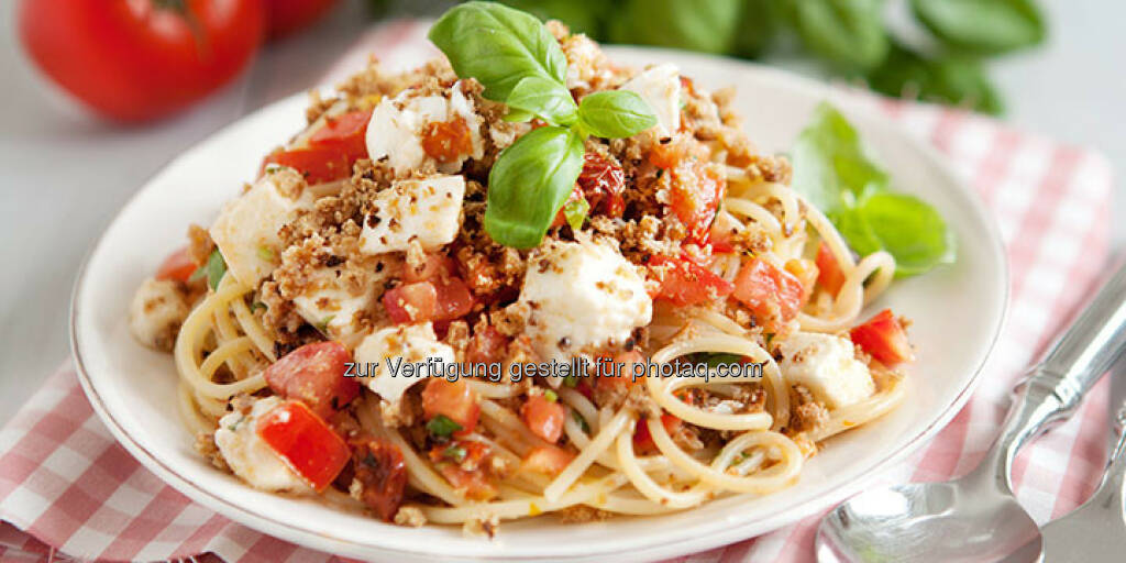 Rustikale Pasta mit Mozzarella und knusprigen Crôutons - http://www.kochabo.at/rustikale-pasta-mit-mozzarella-und-knusprigen-croutons/, © kochabo.at (05.05.2014) 