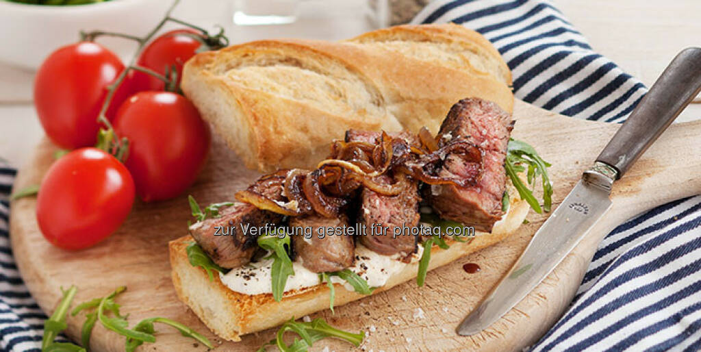 Steak-Sandwich mit Rucola-Salat - http://www.kochabo.at/steak-sandwich-mit-rucola-salat/, © kochabo.at (05.05.2014) 
