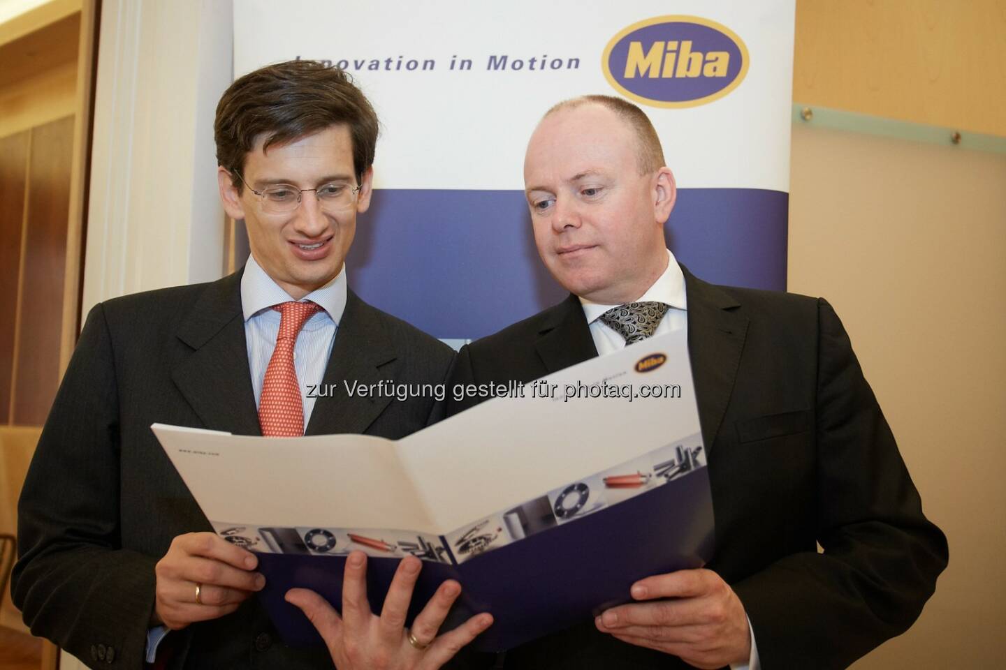 F. Peter Mitterbauer, Vorstandsvorsitzender der Miba AG und Markus Hofer, Finanzvorstand der Miba AG - Der Gruppenumsatz der Miba AG stieg im abgelaufenen Geschäftsjahr (1. 2. 2013 bis 31. 1. 2014) leicht auf 610,2 Millionen Euro, das EBIT auf 70,2 Millionen Euro. Mit knapp 100 Millionen Euro erreichten die Investitionen im vergangenen Jahr einen neuen Höchststand (Bild: Miba AG/APA-Fotoservice/Preiss)