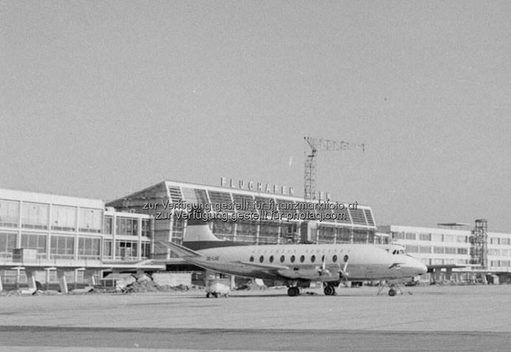 17 Airlines haben 1957 den Flughafen Wien angeflogen. PanAm, Aeroflot, CSA, LOT und die Deutsche Lufthansa kamen regelmäßig. Und für ein paar Tage sogar Luftschiffe!  Source: http://facebook.com/flughafenwien (11.05.2014) 