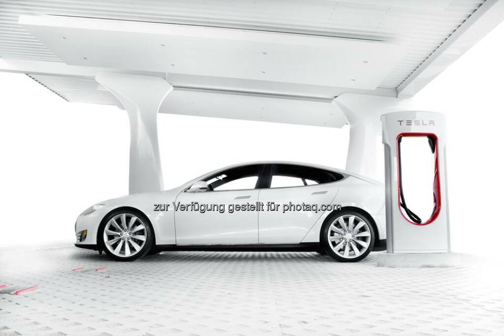 Green where it counts. #WallpaperWednesday  Source: http://facebook.com/teslamotors (15.05.2014)