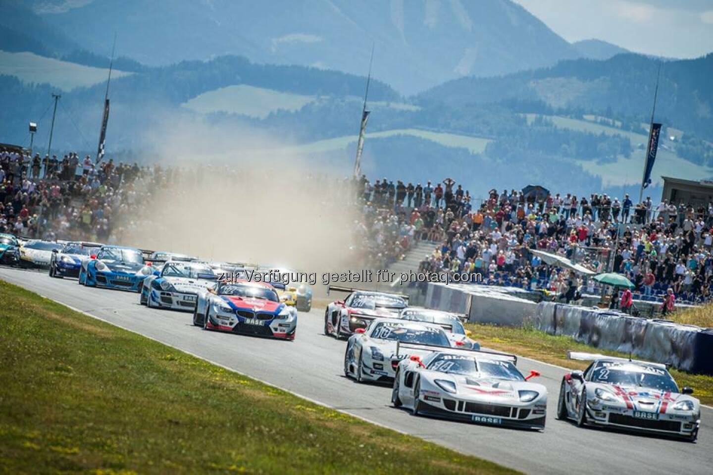 Für die Rennen bei den ADAC GT Masters am Red Bull Ring verlost voestalpine Tagestickets für 7. und 8. Juni (VIP und Tribüne). Zwei Wochen vor dem Motorsporthighlight Nr. 1 – der Rückkehr der #Formel1 nach Österreich – bietet sich somit die einmalige Gelegenheit, den neuen voestalpine wing live zu erleben. Alle Infos zur Teilnahme finden Sie hier: http://bit.ly/1kh1aC4  Source: http://facebook.com/voestalpine