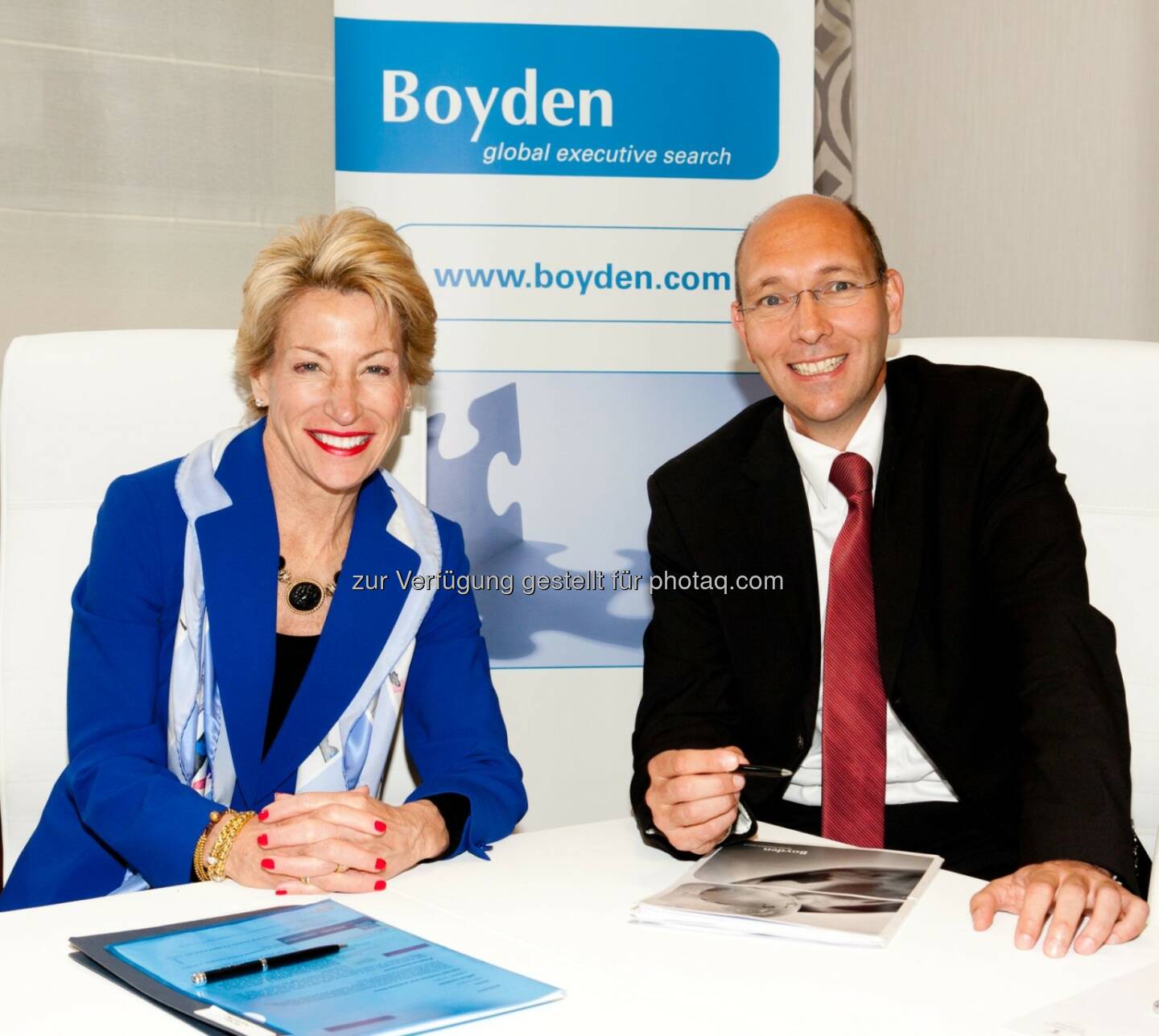 Trina Gordon (Global CEO von Boyden) und Andreas Landgrebe (Managing Partner von Boyden Austria & CEE)  bei der weltweiten Boyden Konferenz in Wien - Trotz Ukraine Krise: Chancen für österreichische Unternehmen und Manager in CEE (Bild: Boyden/Jakob Lust)