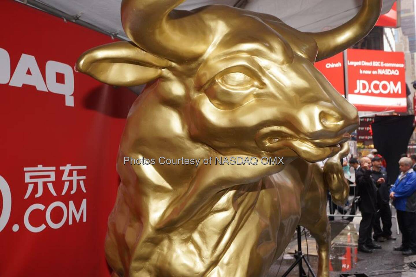 Goldener Bulle: JD.com Golden Bull Source: http://facebook.com/NASDAQ