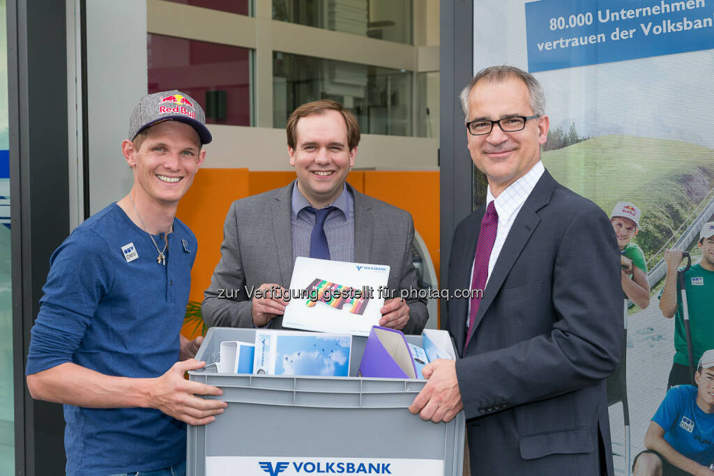 Thomas Morgenstern, Andreas Ledwinka (Filialleiter), Dir. Wolfgang Layr (Vorstand) freuen sich über den neuen Standort der Volksbank Wien-Baden Filiale in Hietzing (Bild: Volksbank Wien-Baden/Ludwig Schedl) (23.05.2014) 