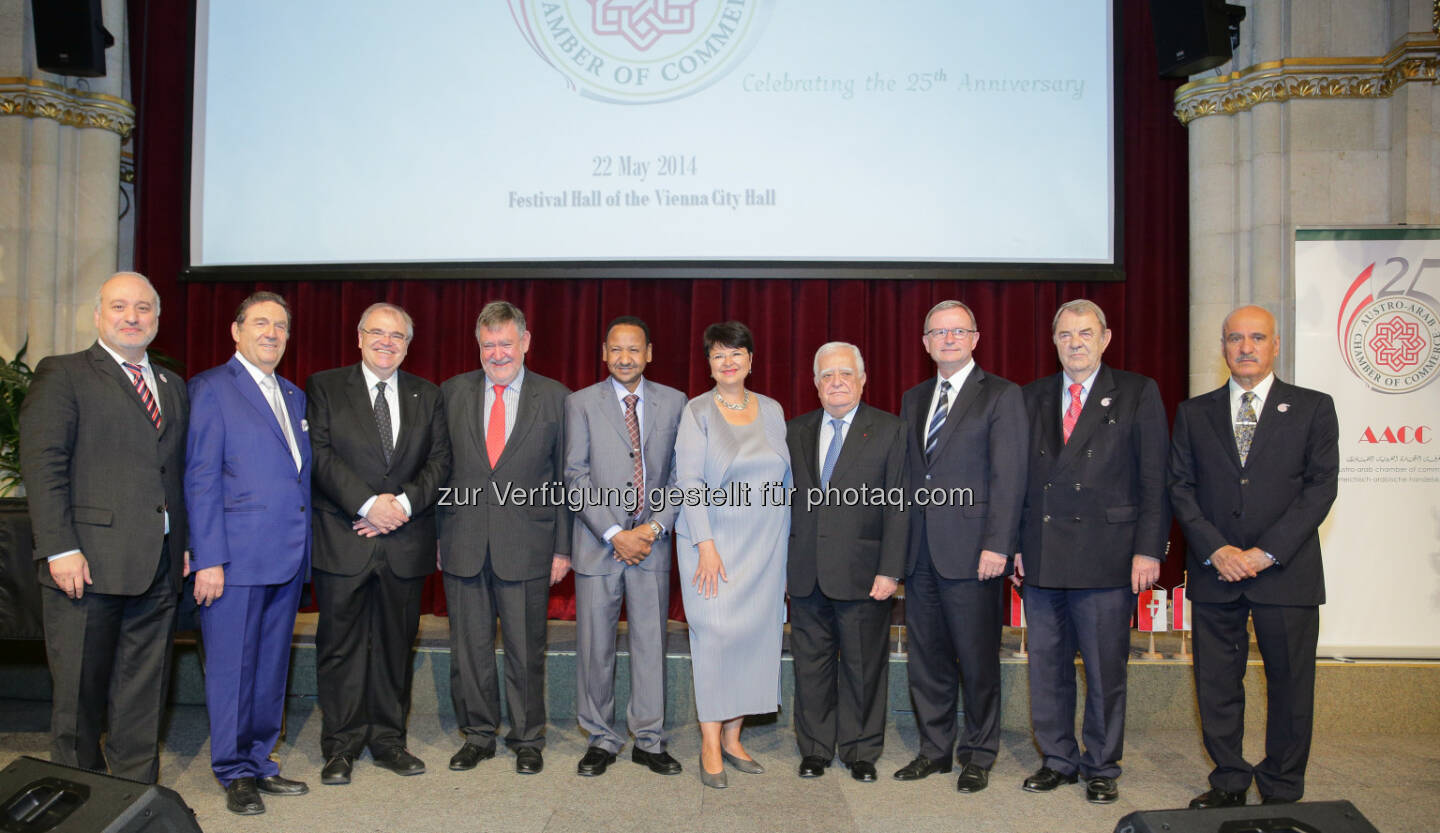 7th Arab-Austrian Economic Forum & Exhibition: Mouddar Khouja, Generalsekretär Austro-Arab-Chamber of Commerce (AACC); Nabil Kuzbari, Vizepräsident AACC; Wolfgang Brandstetter, Bundesminister für Justiz; Herbert Stepic, Ehrenpräsident AACC; Moustafa Osman Ismail, Investment Minister Sudan; Renate Brauner, Vizebürgermeisterin der Stadt Wien; Adnan Kassar, Ehrenpräsident der Generalunion Arabischer Handelskammern; Karlheinz Kopf, Zweiter Präsident des Österreichischen Nationalrates; Richard Schenz, Präsident AACC; Generaldirektor Suleiman Al-Herbish, Opec Fund for International Development (OFID).