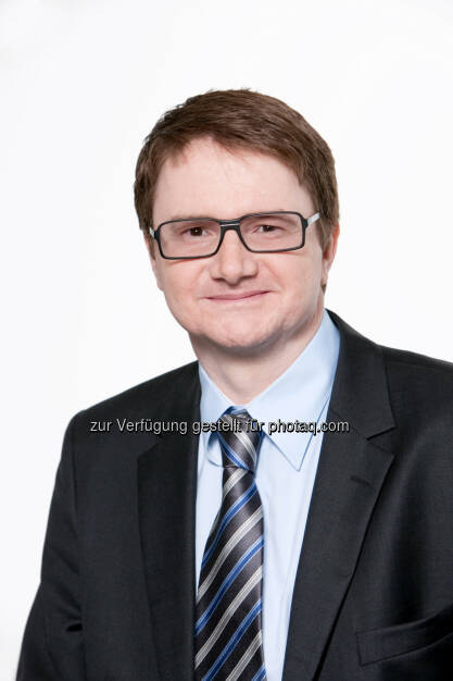 Thomas Müller (Festo): Mitarbeiter des TÜV Austria absolvieren eine Weiterbildung bei Festo Training und Consulting zum Thema sichere Pneumatik. , © Aussendung (28.05.2014) 