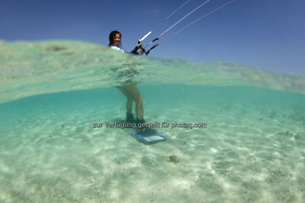 Sabrina Lutz (D), trainiert fuer den Red Sea Kitesurf World Cup (28. Mai bis zum 1. Juni ) in Soma Bay (Bild: Hoch Zwei / Juergen Tap)
 (30.05.2014) 