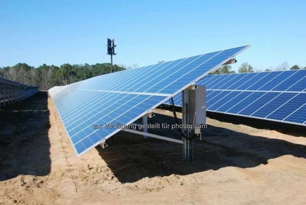 Canadian Solar Modules on South Carolina's largest and first solar farm.  Source: http://facebook.com/Canadian.Solar.CSIQ (31.05.2014) 