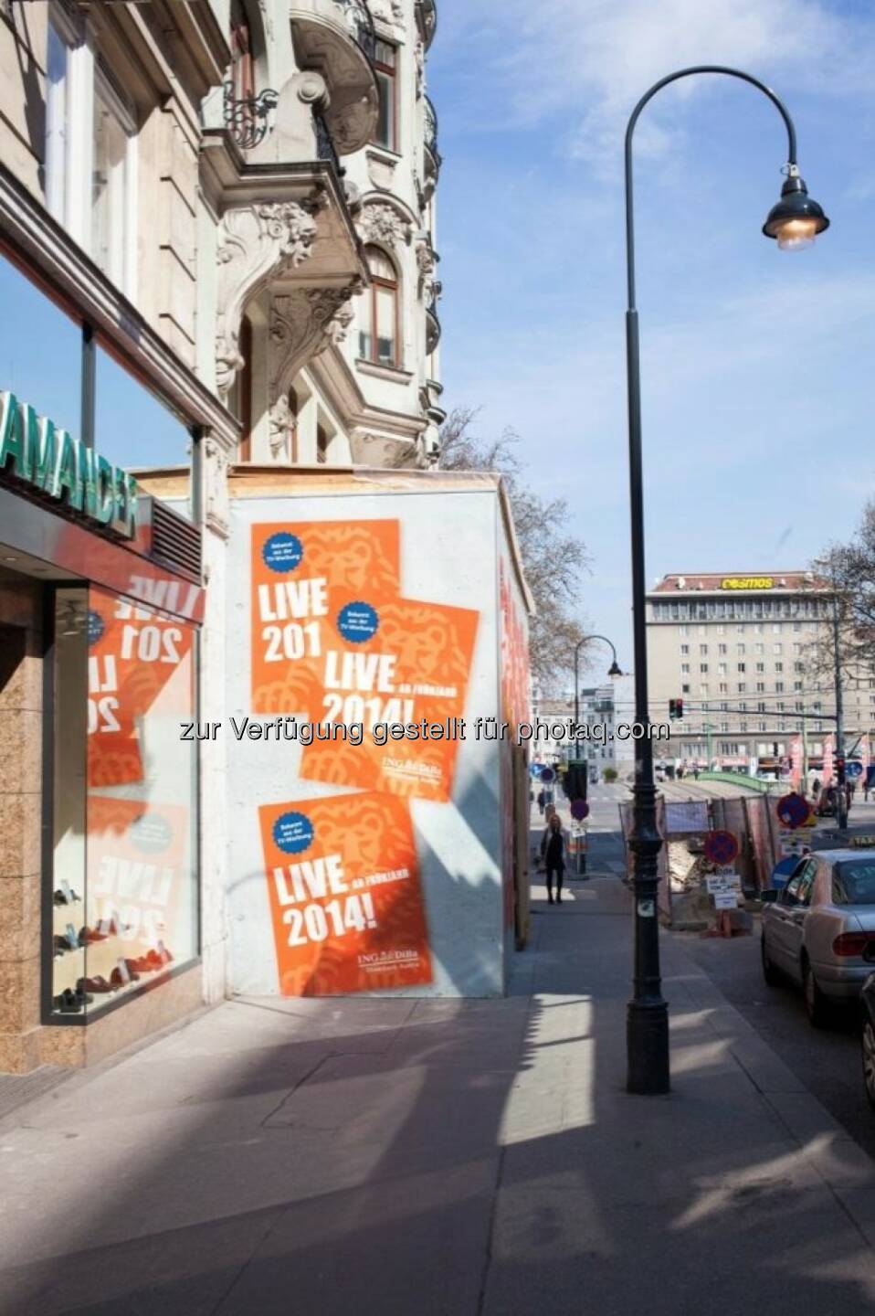 Noch verdeckt ein Bauzaun die Sicht auf die ING-DiBa am Schwedenplatz