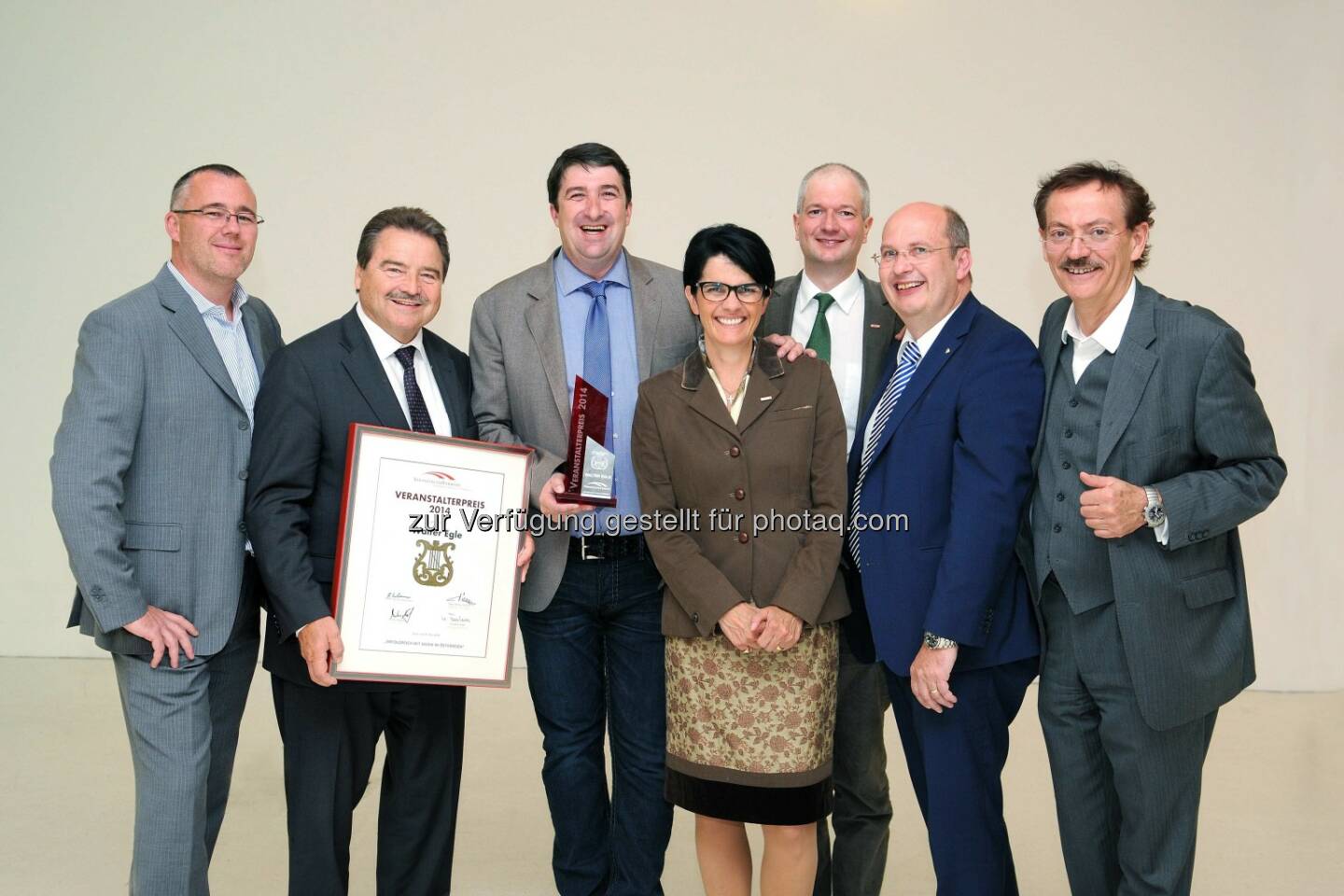 Markus Nagele (Obmann Veranstalterverband Vorarlberg), Fritz Kaufmann (Präsident Veranstalterverband Österreich), Preisträger Walter Egle, Petra Nocker-Schwarzenbacher (Obfrau Bundessparte Tourismus und Freizeitwirtschaft - WKO), Rainer Ribing (Geschäftsführer Bundessparte Tourismus und Freizeitwirtschaft - WKO), Andreas Hüttner (Bundesgeschäftsführer Veranstalterverband Österreich) und Josef Bitzinger (Obmann Sparte Tourismus und Freizeitwirtschaft). Der Veranstalterverband Österreich (VVAT) ehrte amSamstag, dem 31. Mai 2014, im Festspielhaus Bregenz die Leistungen des Musikveranstalters Walter Egle und seine besonderen Verdienste um die Veranstaltungsbranche mit dem begehrten Veranstalterpreis 2014.