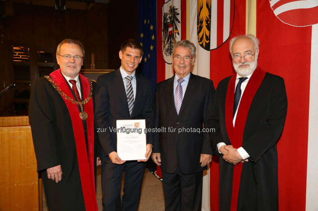 Rektor Hagelauer (Johannes Kepler Universität (JKU) Linz), Thomas Lichtenegger, Bundespräsident Heinz Fischer, Prof. Krotschek: Promovenden der Johannes Kepler Universität (JKU) Linz erhielten die Doktorwürde der Technischen Wissenschaften., © Aussendung (02.06.2014) 