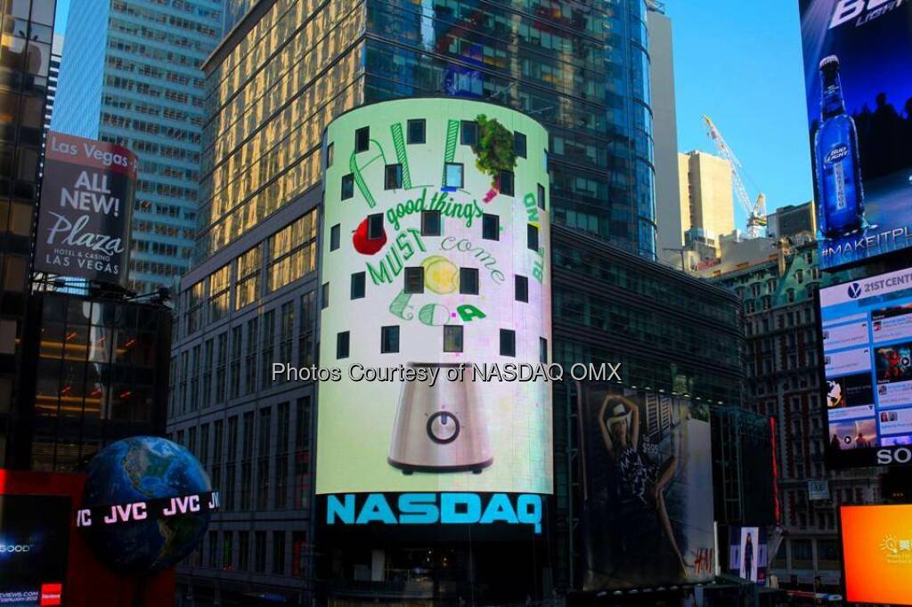 Jamba Juice takes over the Nasdaq tower to celebrate it's new juices  Source: http://facebook.com/NASDAQ (03.06.2014) 