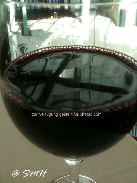 Rotwein. Alkoholhältig. Ein Wunder, dass ich schon wieder nüchtern bin, ich war ziemlich groggy nach dieser Veranstaltung :o, © Michael Fischer (03.06.2014)