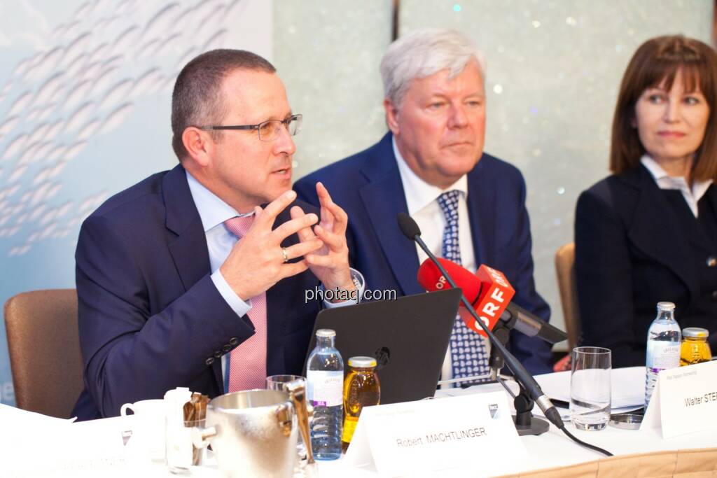  Robert Machtlinger (COO FACC),  Walter A. Stephan (CEO FACC), Birgit Kuras (Börse Wien), © photaq/Michi Mejta (04.06.2014) 