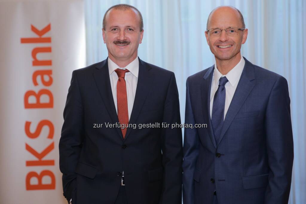 BKS Bank AG: Buy - Hold - Sell? Fondsmanager Alois Wögerbauer (links) mit BKS Bank-Vorstandsmitglied Wolfgang Mandl im Casineum Baden.  (05.06.2014) 