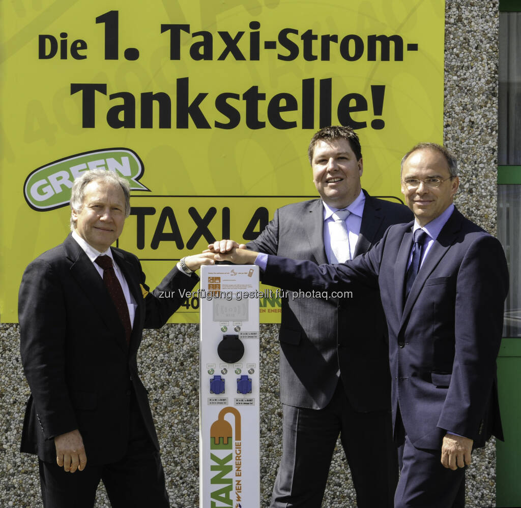 Erste Taxi-Stromtankstelle Wien eröffnet mit dem GF von Taxi 40100 Martin Hartmann, GF Wolfgang Baumgartner der Schrack Technik und Thomas Pucharski von Wien Energie 
 (05.06.2014) 