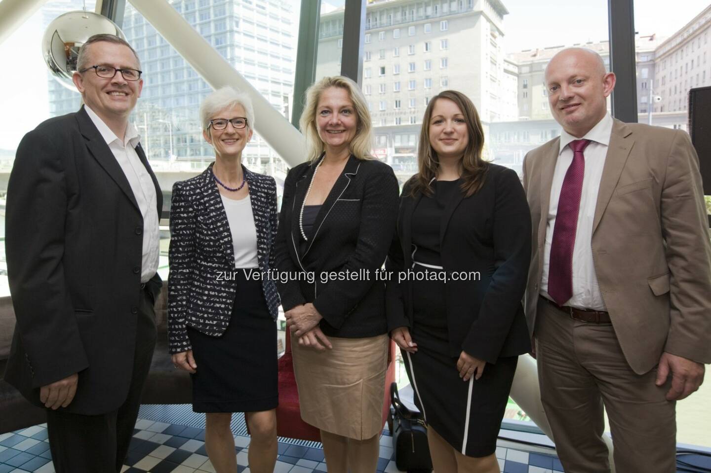 Christian Hoffmann (Cineplexx), Ilse Stria (Humbold, Businessakademie), Ada Pellert, Sandra Jauk (Verkehrsbüro Group), Harald Schörg (Rail Cargo): HR-Frühstück der Humboldt Business-Akademie: Neue Arbeitswelten, neue Anforderungen - so schließen Unternehmen den Qualification Gap