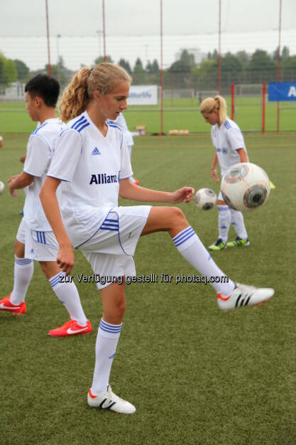 Puls 4 und Allianz suchen junge Kicker für das Allianz Football Camp am Trainingsgelände des FC Bayern München, Mädchen, Gaberln, Fussball (Bild: Allianz) (11.06.2014) 