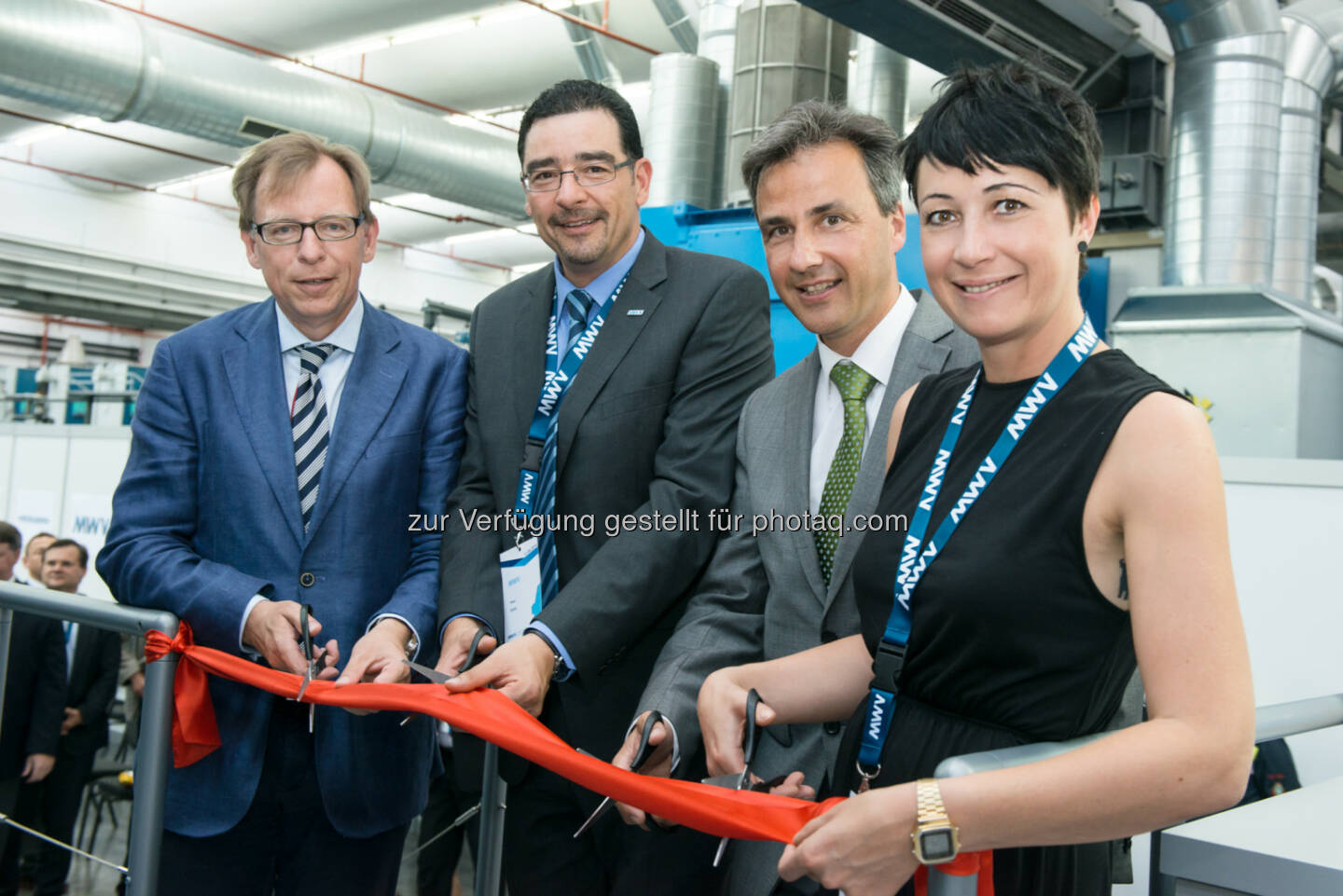 LR Christian Buchmann, GF Peter Szabó, BM Siegfried Nagl, BM-Stellv. Martina Schröck - MeadWestvaco Corporation Graz nimmt neue Heidelberg XL-Druckmaschine in Betrieb (Bild: MWV)