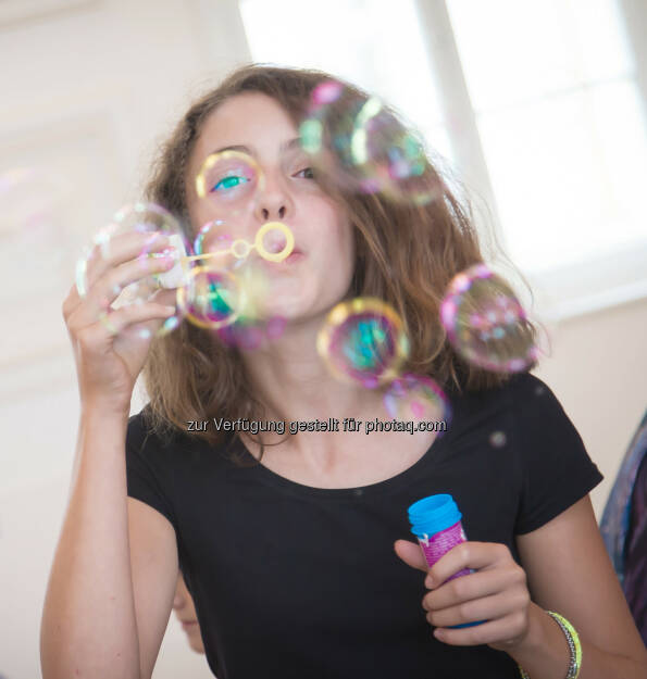 Blase, Seifenblasen, Schloss Hof: Ein Reich für Kinder auf Schloss Hof - Eröffnungsfest der neuen Kinder- und Familienwelt (c) Jana Madzigon, © Aussendung checkfelix (11.06.2014) 