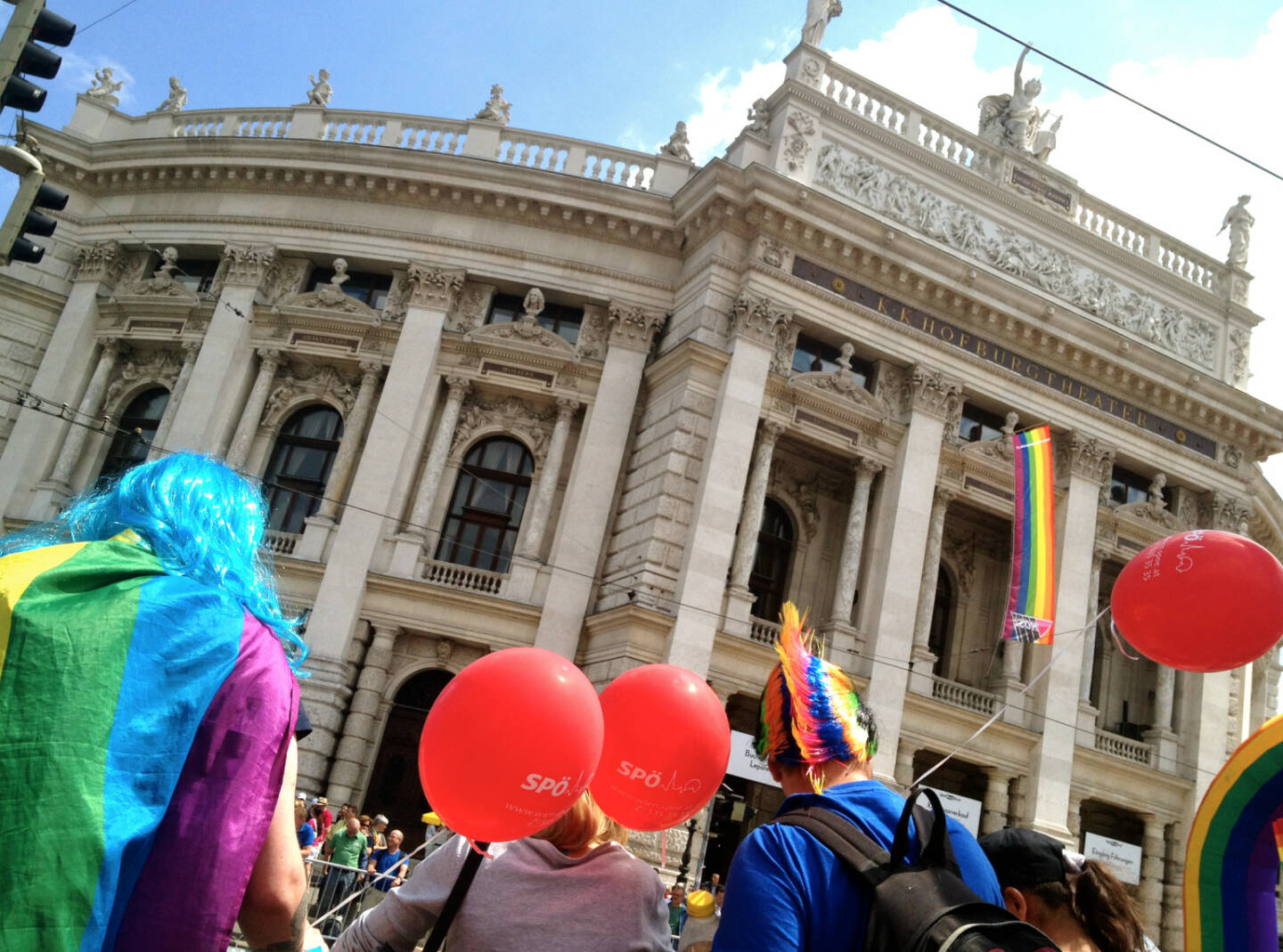 Burgtheater Regenbogenparade 2014