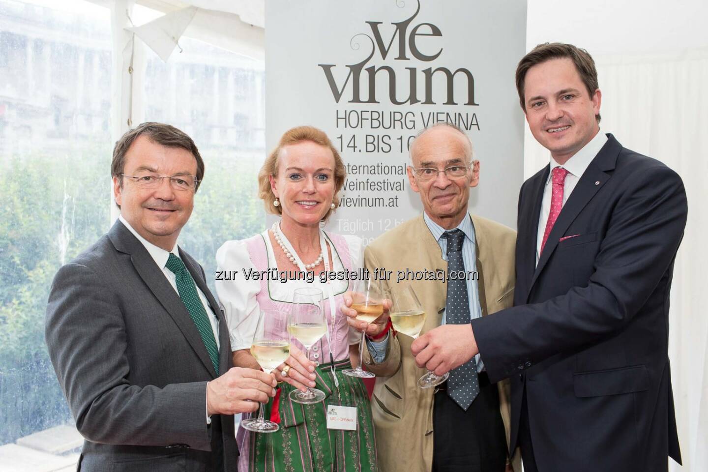 Willi Klinger, GF Österreich Wein Marketing, Alexandra Graski-Hoffmann, VieVinum Organisatorin, Seine Eminenz Botschafter von Frankreich Stephane Gompertz, Johannes Schmuckenschlager, Weinbaupräsident und Abgeordneter zum Nationalrat